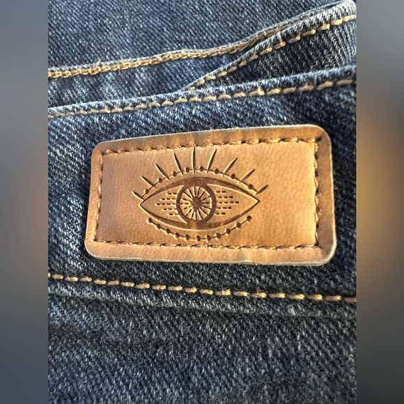 Women's Gabriella Bermuda Mid Rise Distressed Shorts Frayed Hem Sofia Vergara 2 - Picture 4 of 4